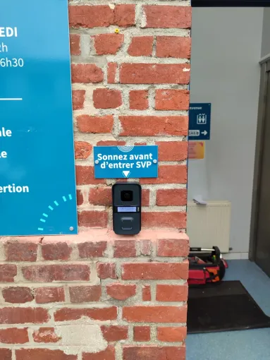 Pose de visiophonie connectée dans un local socio-culturel à Longeau, Amiens, D'homeconnect