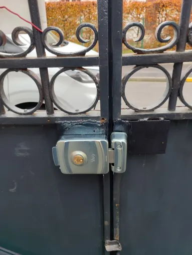 Remplacement d'une serrure électrique sur une porte principale d'une copropriété à Montdittier, Amiens, D'homeconnect